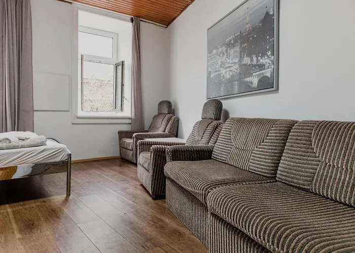 Bright 1br Steps From The Danube *