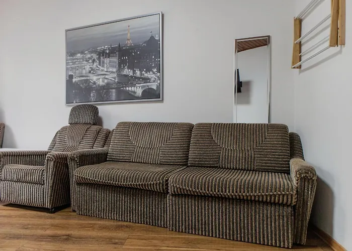 Bright 1br Steps From The Danube